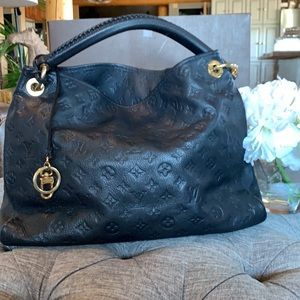 Louis Vuitton Artsy MM Monogram Empreinte Leather